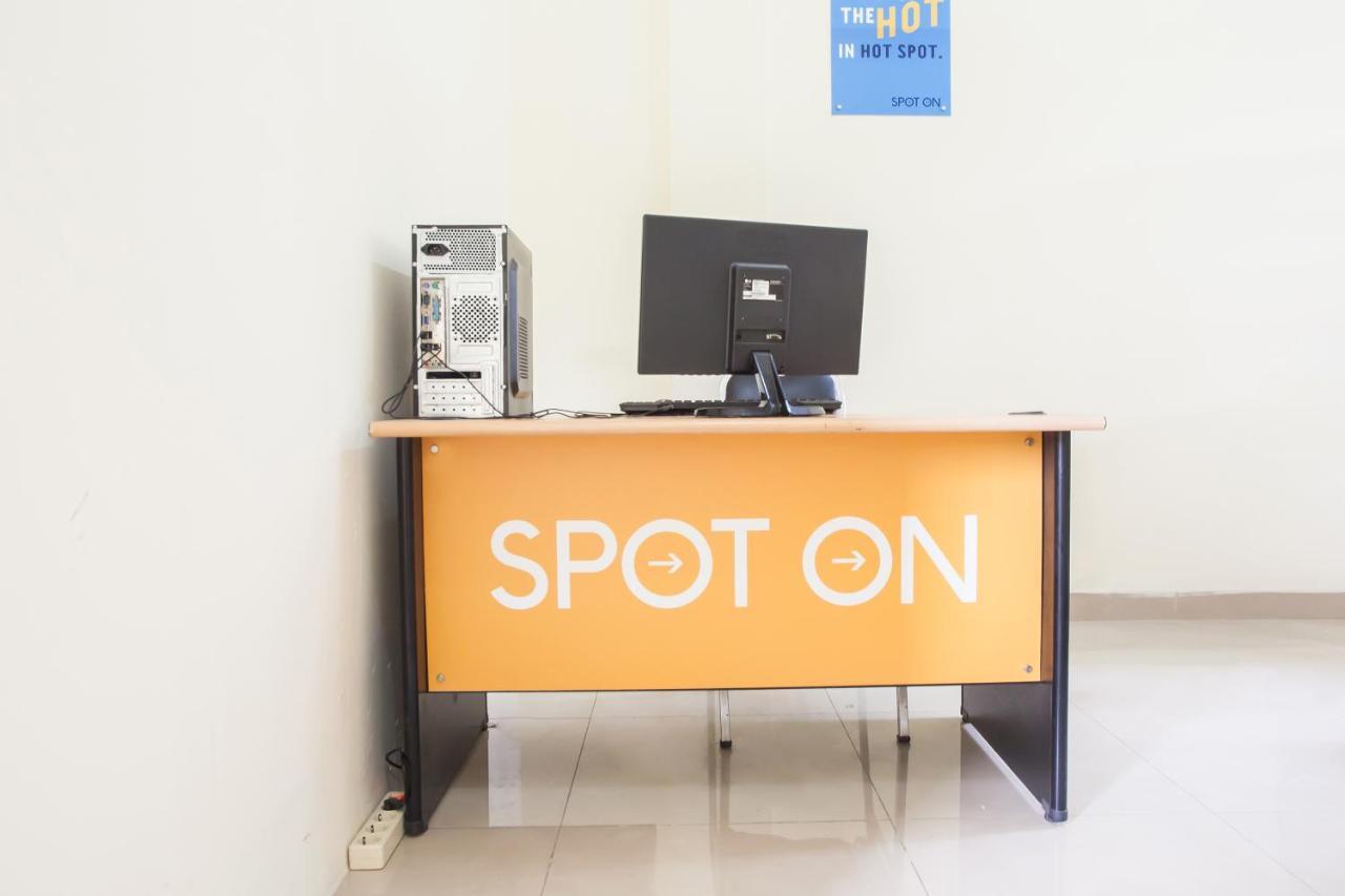 Spot On 2373 Executive Inn 2 Medan Exteriér fotografie